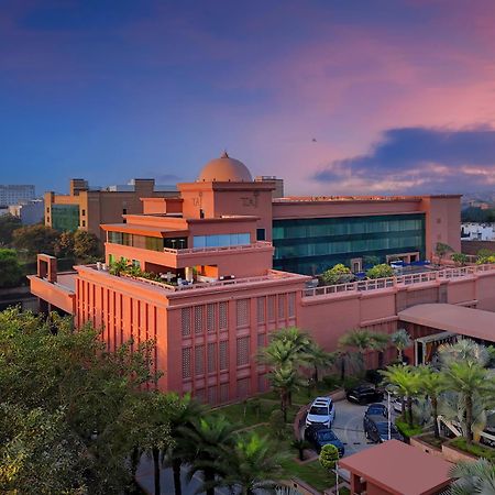 Taj Hotel & Convention Centre, Agra Agra  Bagian luar foto The University of Management Sciences