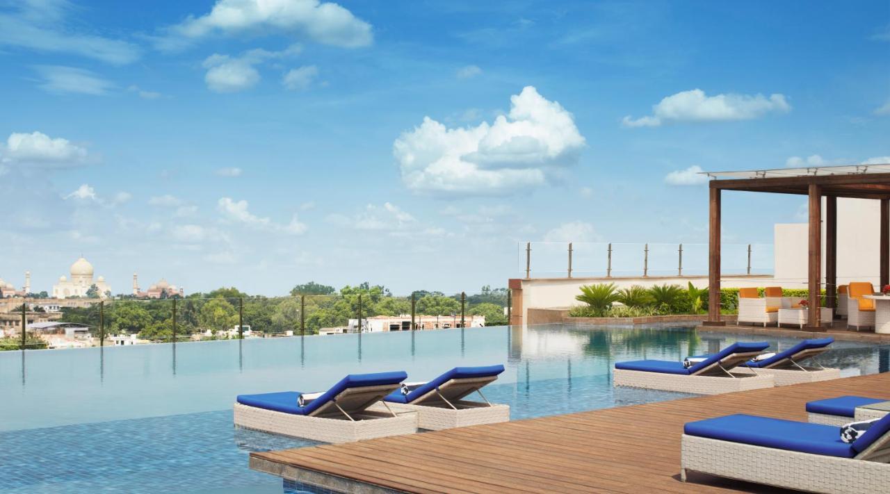 Taj Hotel & Convention Centre, Agra Agra  Bagian luar foto The pool at the hotel