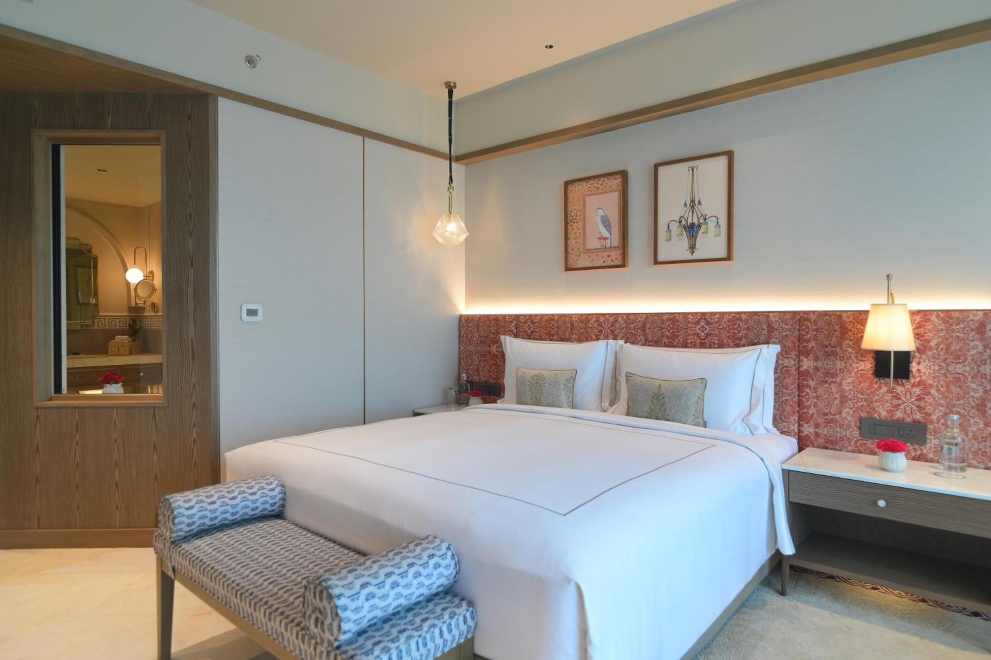 Taj Hotel & Convention Centre, Agra Agra  Ruang foto A bedroom at the hotel