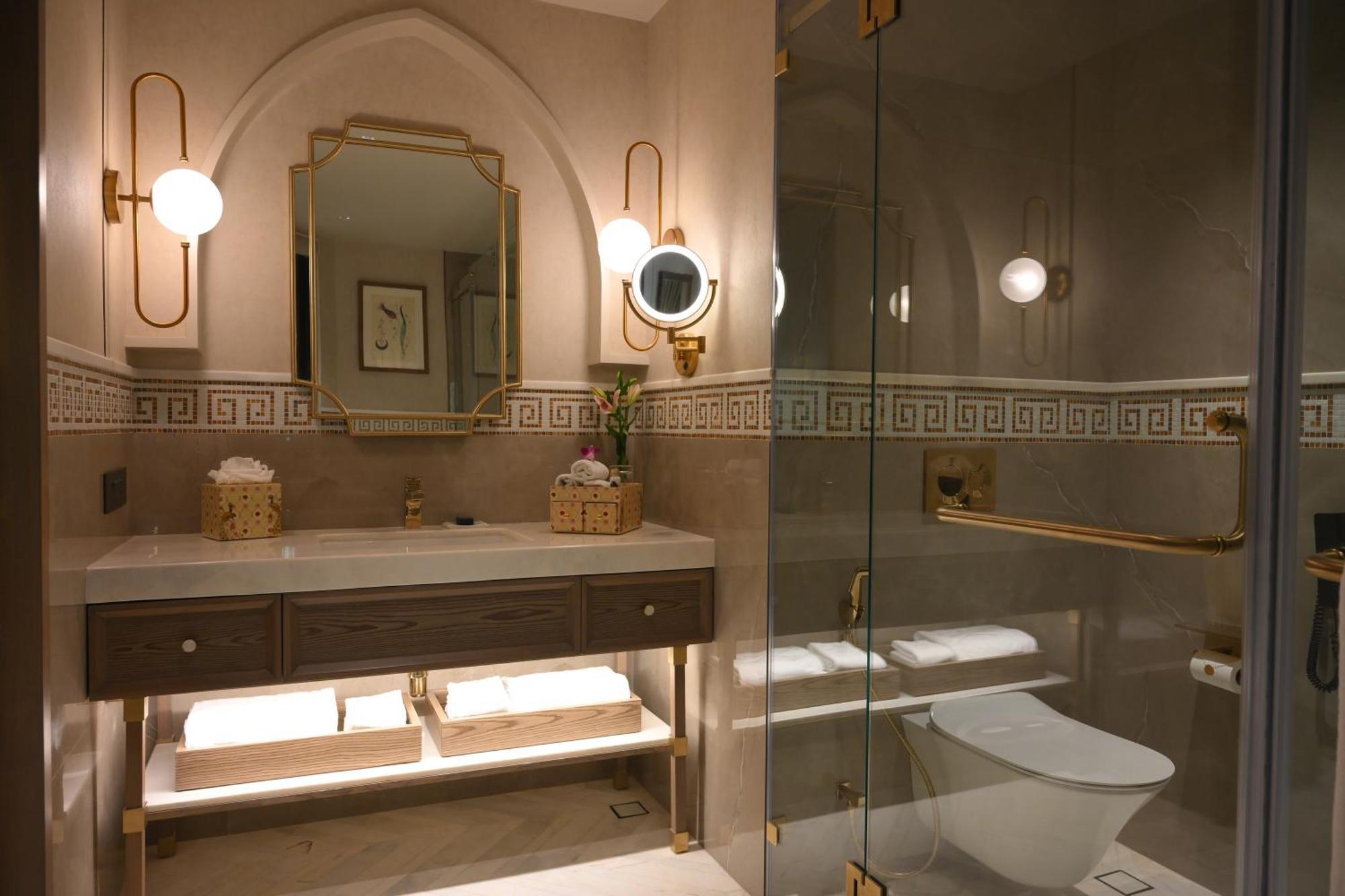 Taj Hotel & Convention Centre, Agra Agra  Bagian luar foto Bathroom