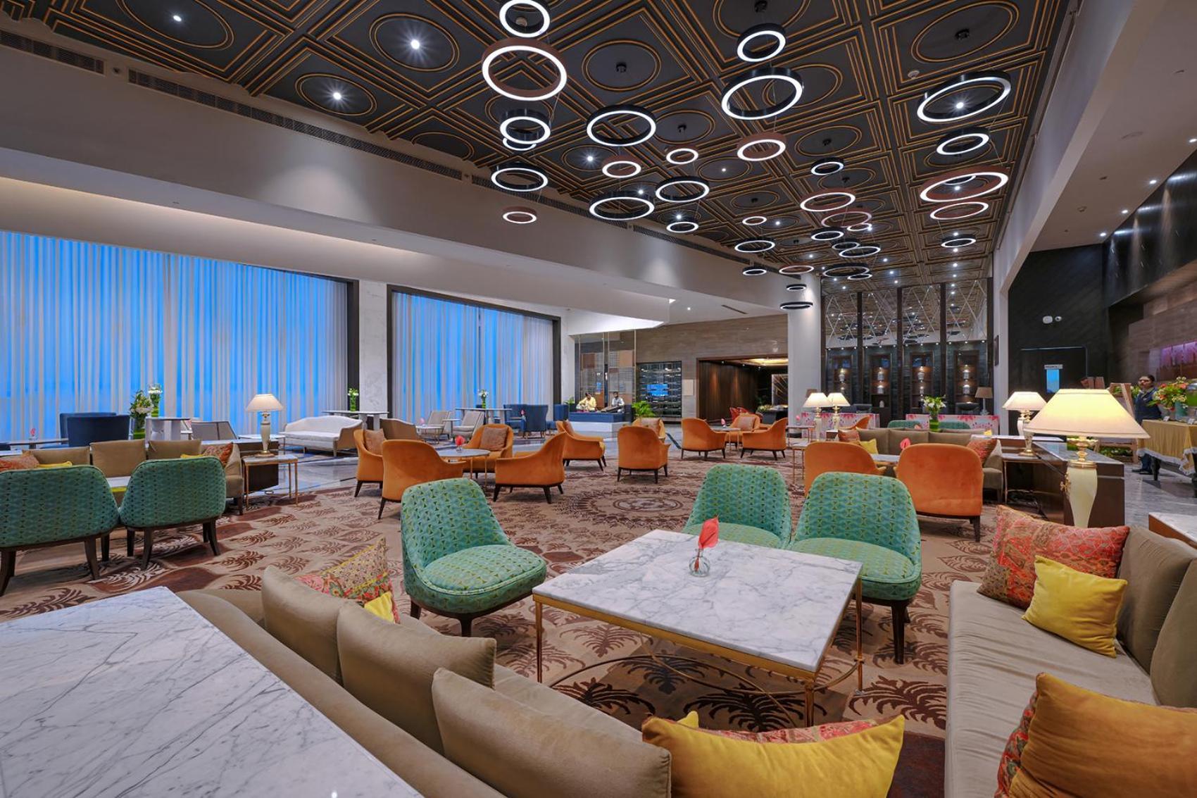 Taj Hotel & Convention Centre, Agra Agra  Bagian luar foto The lobby of the hotel