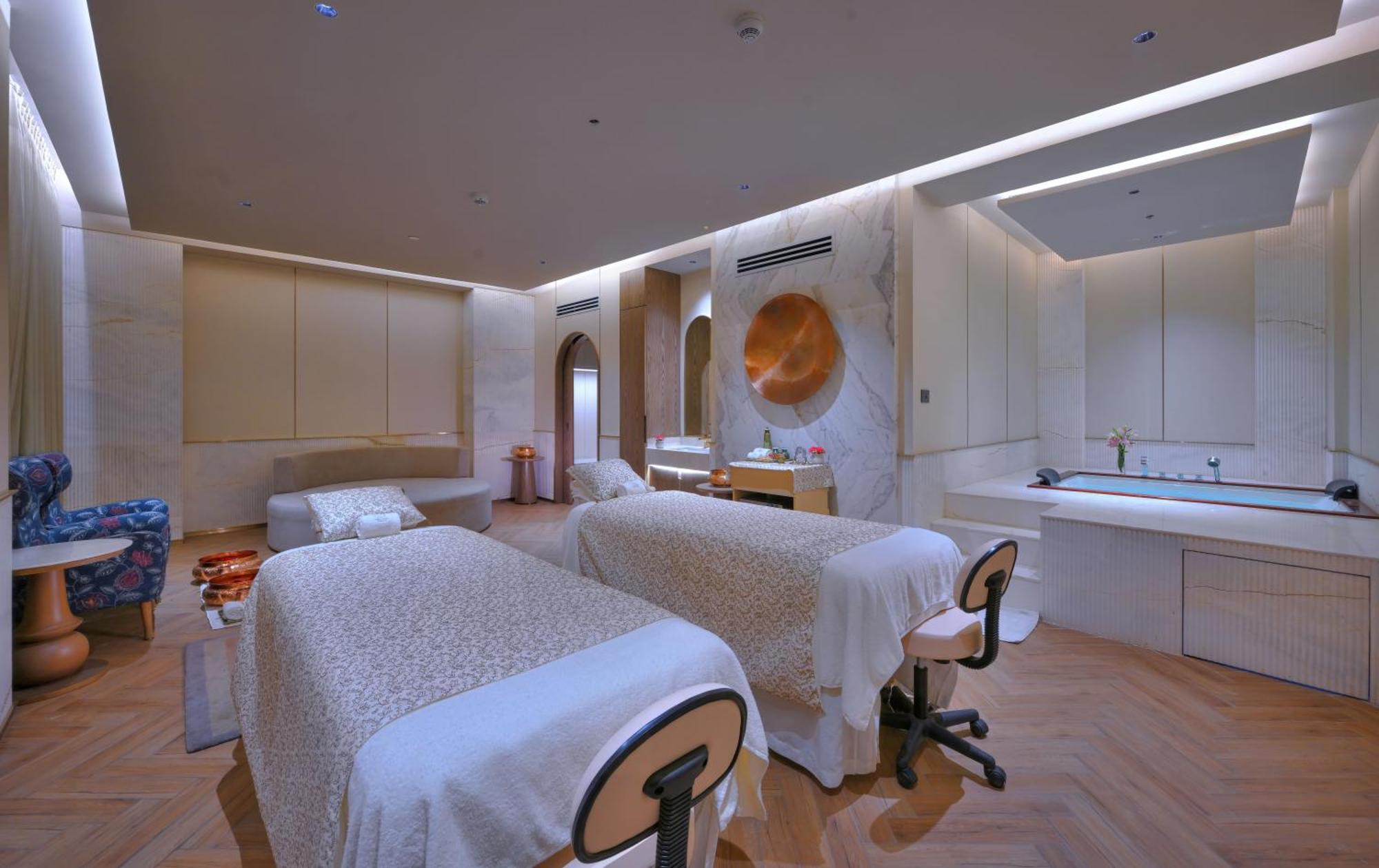 Taj Hotel & Convention Centre, Agra Agra  Bagian luar foto The Spa at The Landmark
