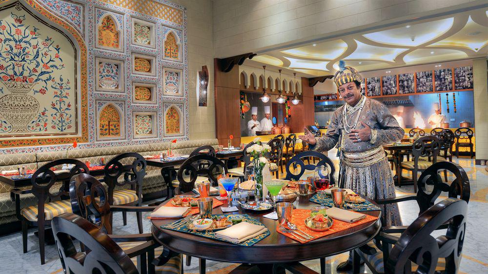 Taj Hotel & Convention Centre, Agra Agra  Restoran foto A restaurant in India